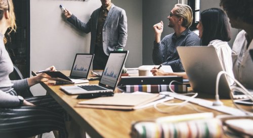 Como contratar uma agência de marketing digital para pequenas empresas: Guia completo para alavancar seu negócio