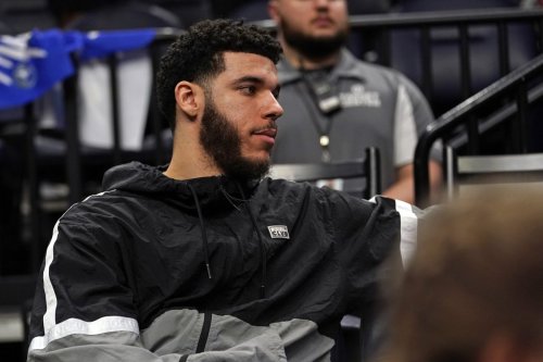 Report: Chicago Bulls front office is seriously concerned about Lonzo Ball’s knee