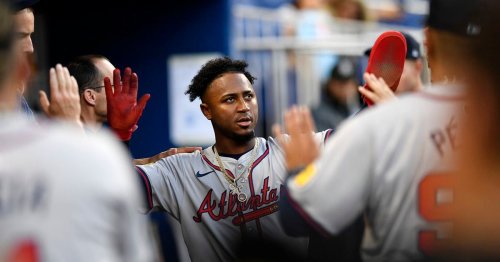 Braves’ Ozzie Albies fractures toe