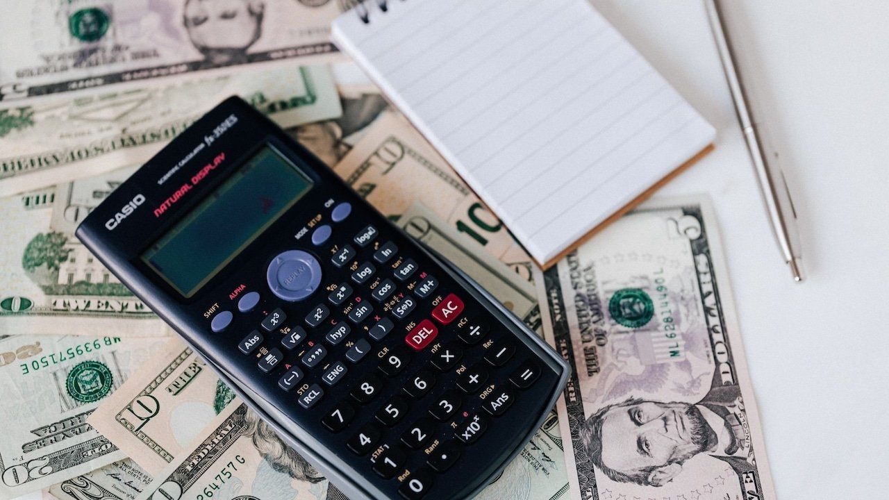 You’ll be surprised at the income a person needs to live ‘comfortably’ in every U.S. state
