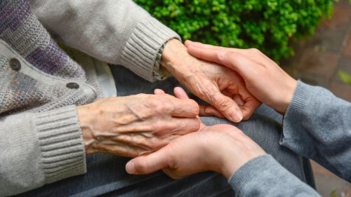 Dear Abby: What should I do about my sister’s dementia?