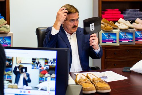 Mike Lindell’s conspiracy-fueled pillow company fights to survive his election obsession - Alabama Reflector