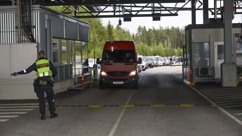 Queue at Russia-Finland border after Putin’s partial mobilization