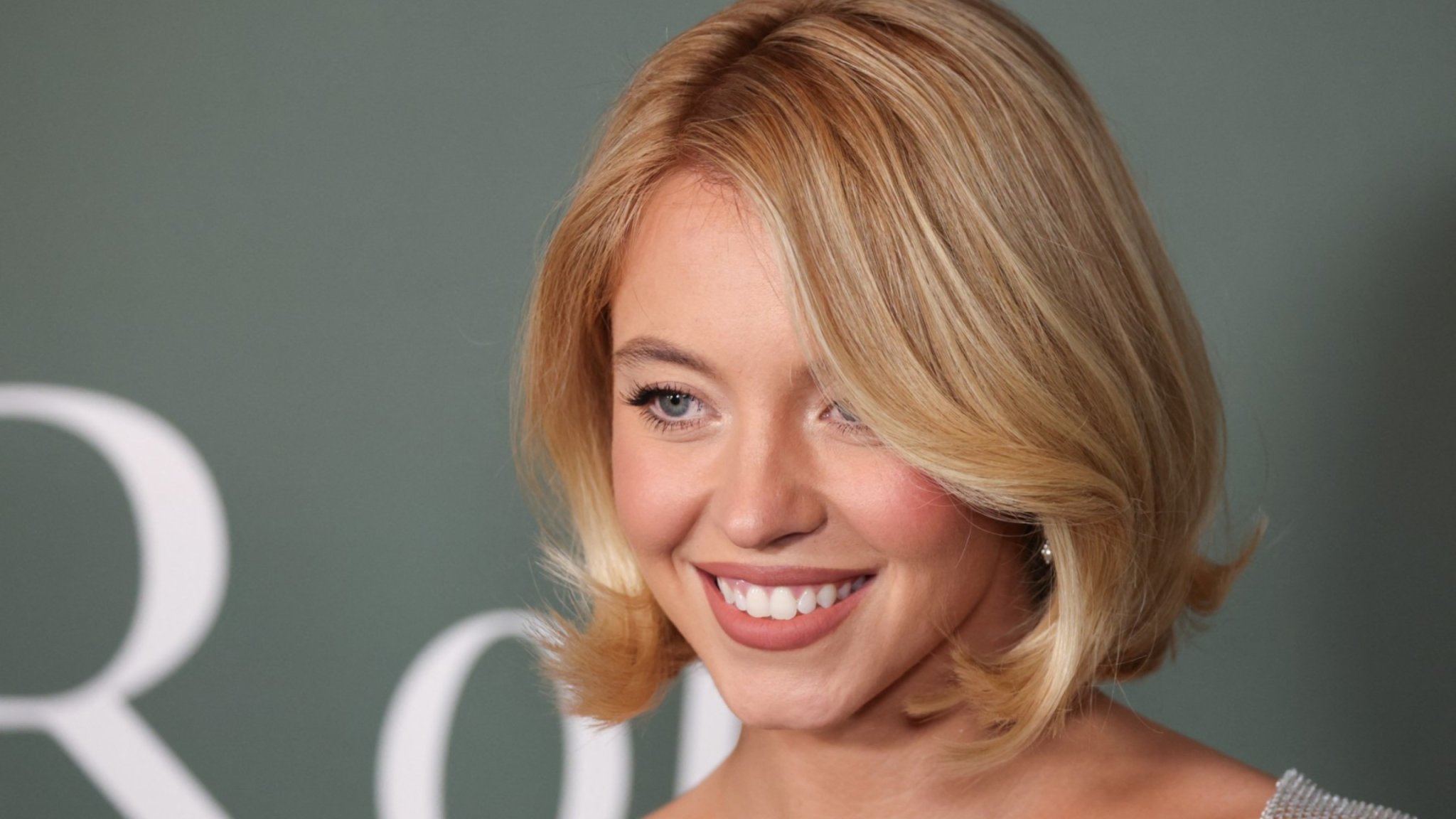 Sydney Sweeney turns up the heat with male model for Syrn