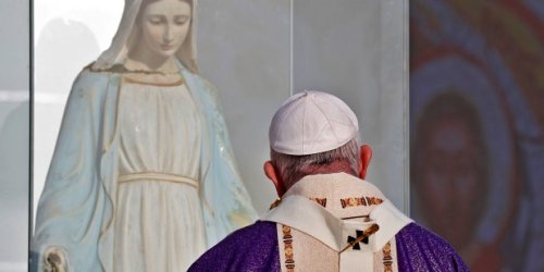 Pope: In Our Lady's mantle, the devil can't get in