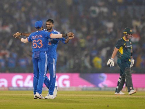 India clinch T20 series against Australia to ease Cricket World Cup pain