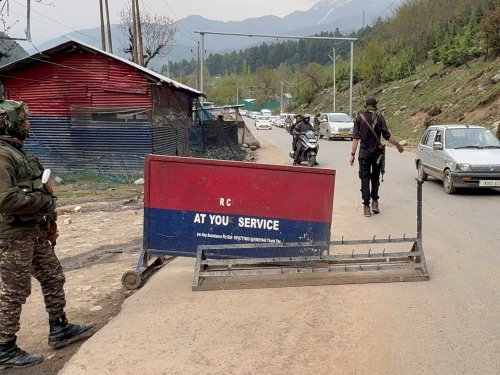 Gunmen open fire on tourists in Indian-administered Kashmir