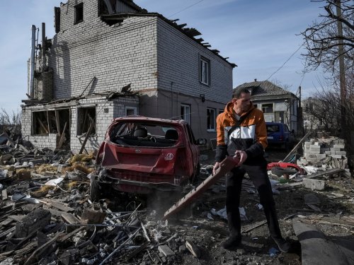 Russian troops inch ahead as war in Ukraine barrels into third year