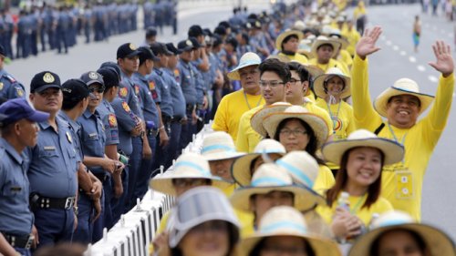 Millions cheer as pope arrives in Philippines