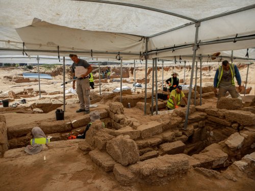 Four tombs unearthed at Roman-era cemetery in Gaza