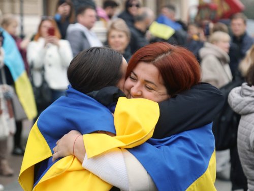 Russia-Ukraine live: Kyiv works to stabilise Kherson