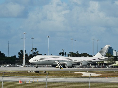 Can President Trump legally accept a $400m plane for free?
