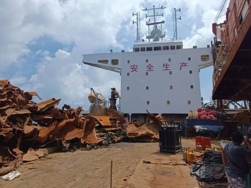 Malaysia seizes Chinese ship suspected of looting WW2 wrecks