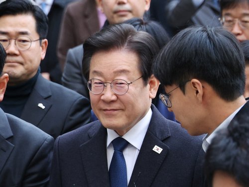 S Korea’s main opposition party taps former chief as presidential candidate