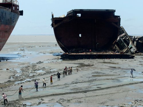 European companies dumping toxic ships on Bangladesh beaches, HRW says