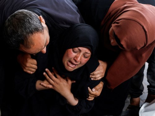 Israeli airstrike hits crowded Gaza refugee camp