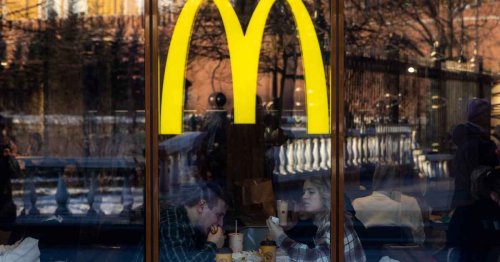 Last Big Mac: Russians line up ahead of McDonald’s exit