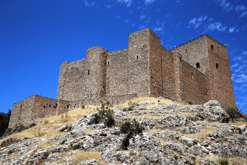 Segura de la Sierra and its castle * All PYRENEES · France, Spain, Andorra