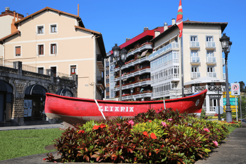 Getaria and its attractions * All PYRENEES · France, Spain, Andorra