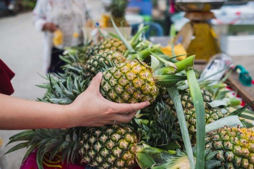5 Ways To Tell if a Pineapple Is Ripe