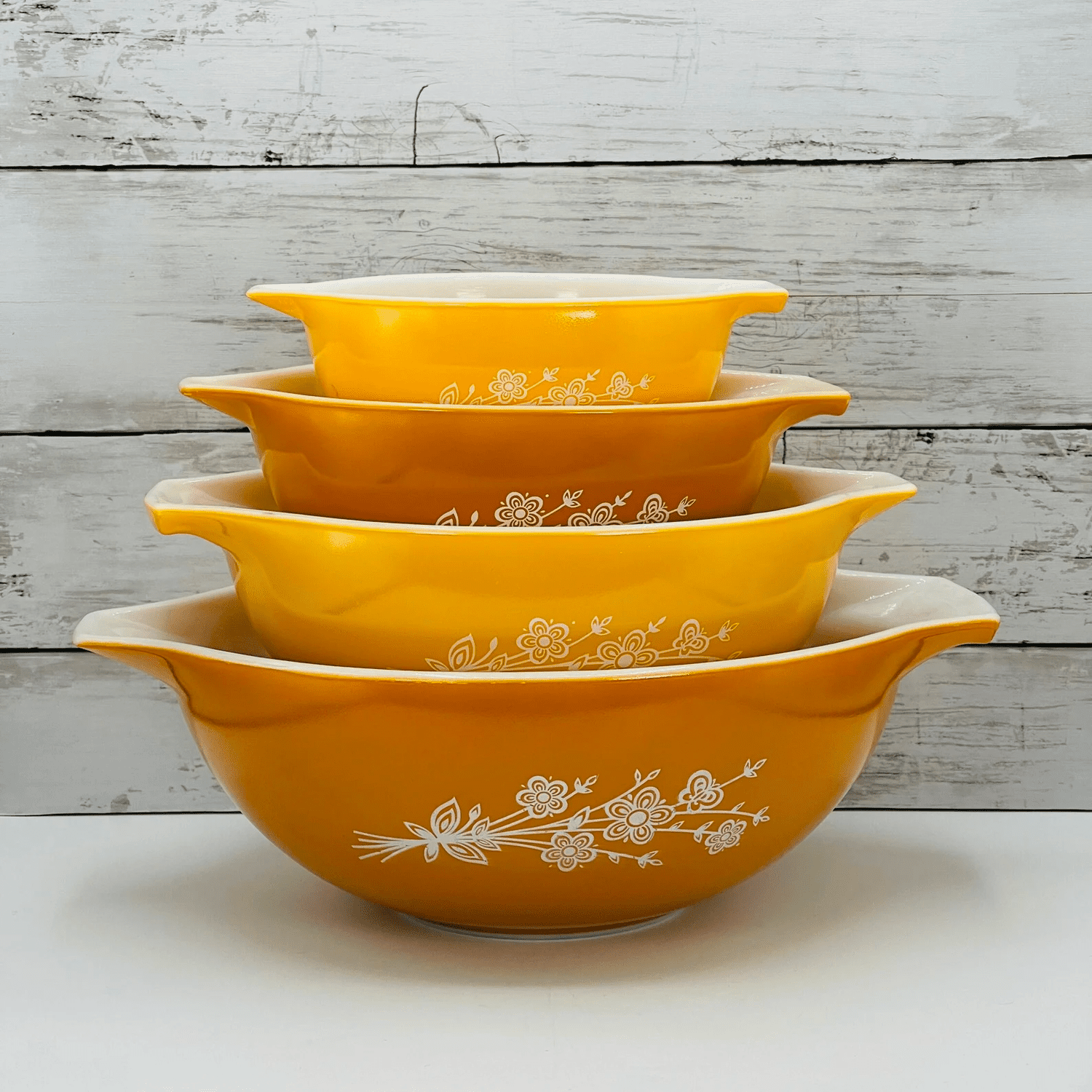 Your Guide to Vintage Pyrex Mixing Bowl Patterns