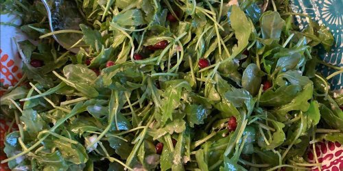 Arugula Salad with Goat Cheese and Pomegranate