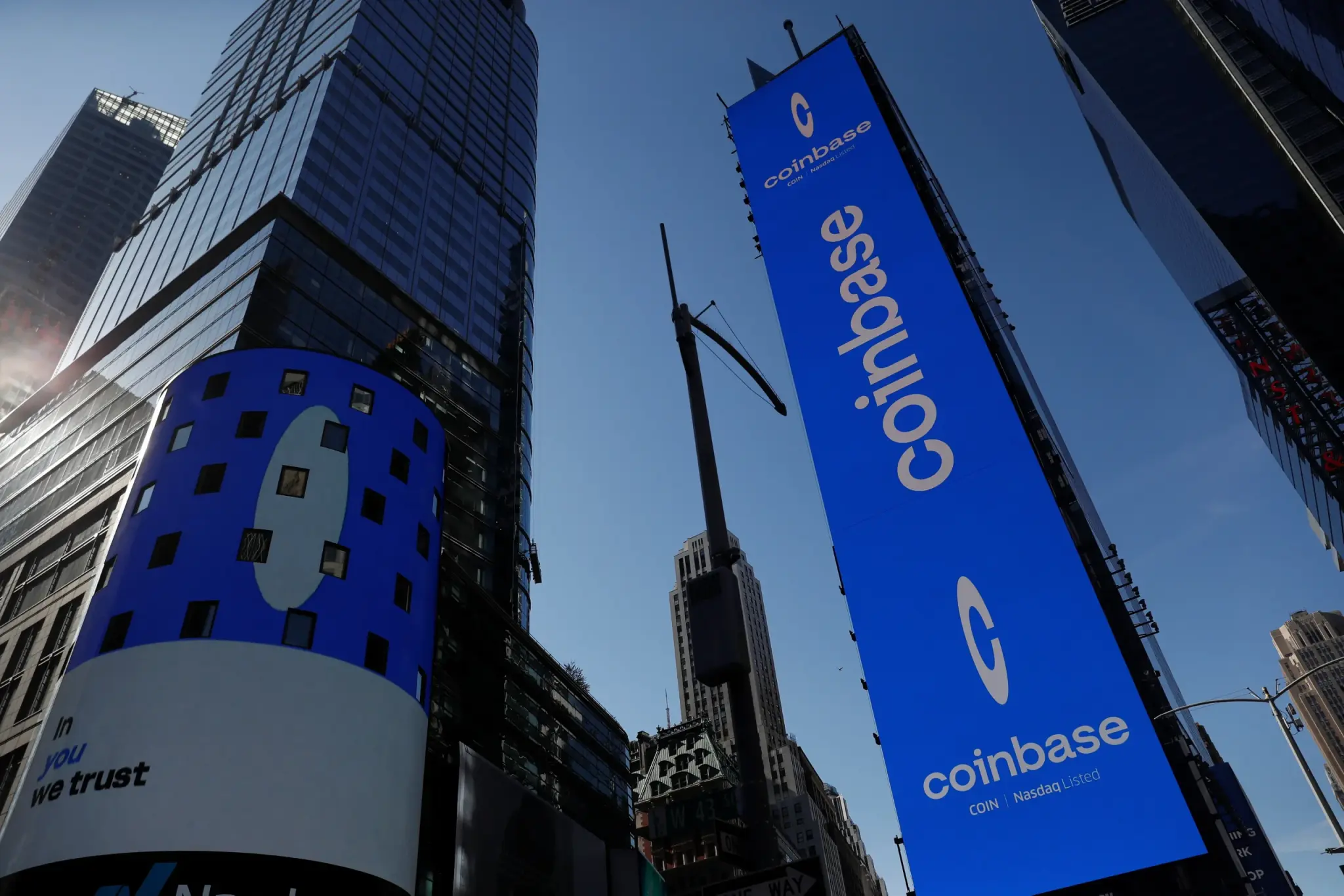 Coinbase To Cut 14% Of Staff In AI-Driven Productivity Push Amid Crypto Volatility