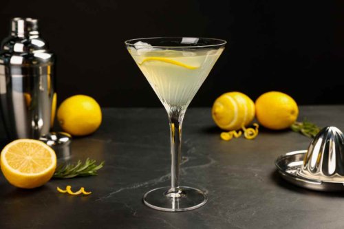 How to Make the Army and Navy Cocktail
