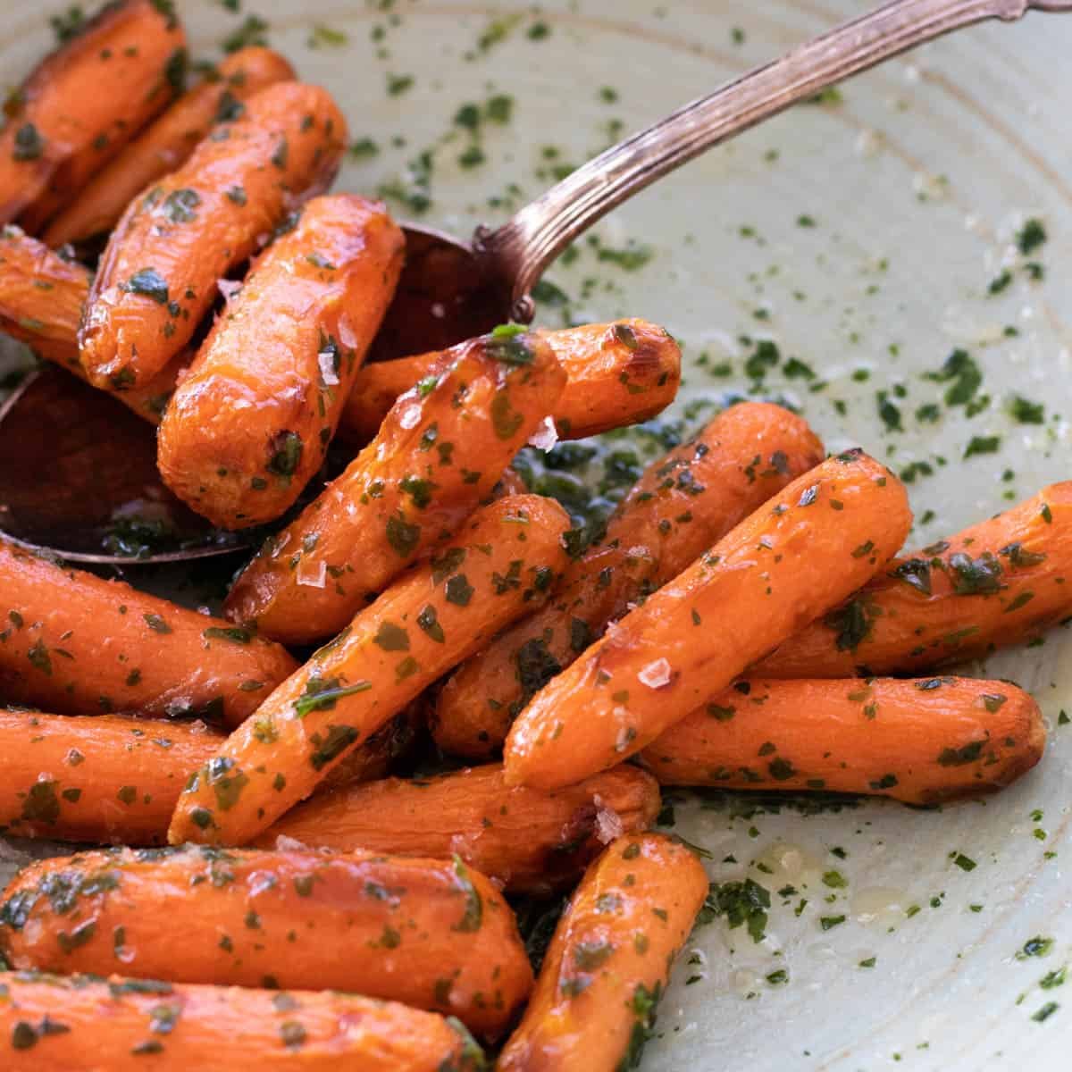 Air Fryer Baby Carrots with Butter & Honey (Carrots Vichy)