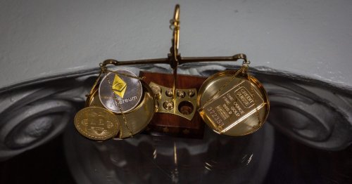 Bitcoin vs. Gold: Marin Aleksov Explores the Basics