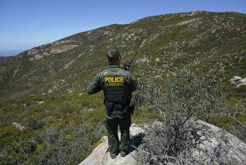Thousands of Chinese illegally entering US through southern border