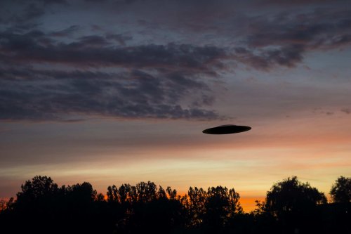 Cop records glowing UFO falling out of the sky; non-human beings reported by family on 911 call