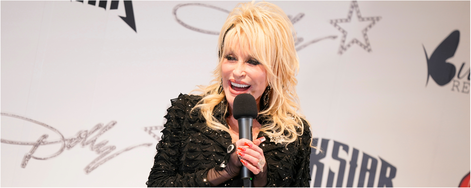 Throwback Clip of Timeless Dolly Parton Gets Twitter Buzzing After Epic Halftime Performance