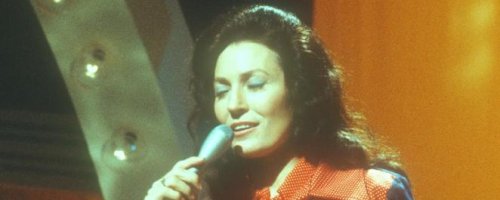 Watch Loretta Lynn Belt Her Signature Song to a Nationwide Audience on ‘The Ed Sullivan Show’