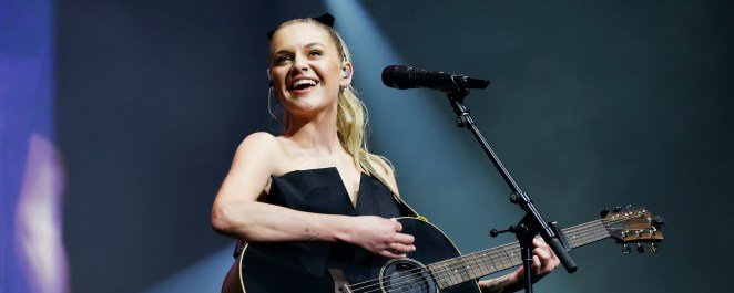 ‘The Voice’ Star Kelsea Ballerini Falls off Stage During Toronto Show