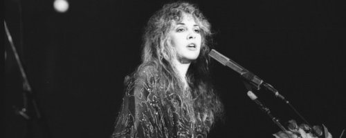 The Story Behind the Song Stevie Nicks Wrote in 1975 But Never Shared With Fleetwood Mac