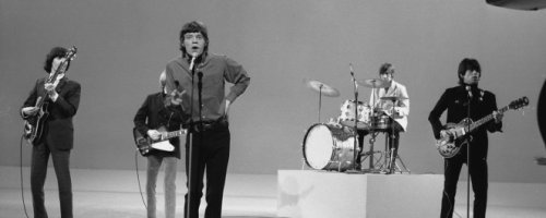 How The Rolling Stones’ 1966 Hit “Paint It Black” Drew Comparisons to The Beatles