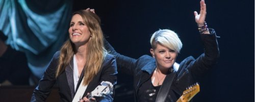 The Chicks Honor the Late Olivia Newton-John in Live Performance of ‘Grease’ Hit