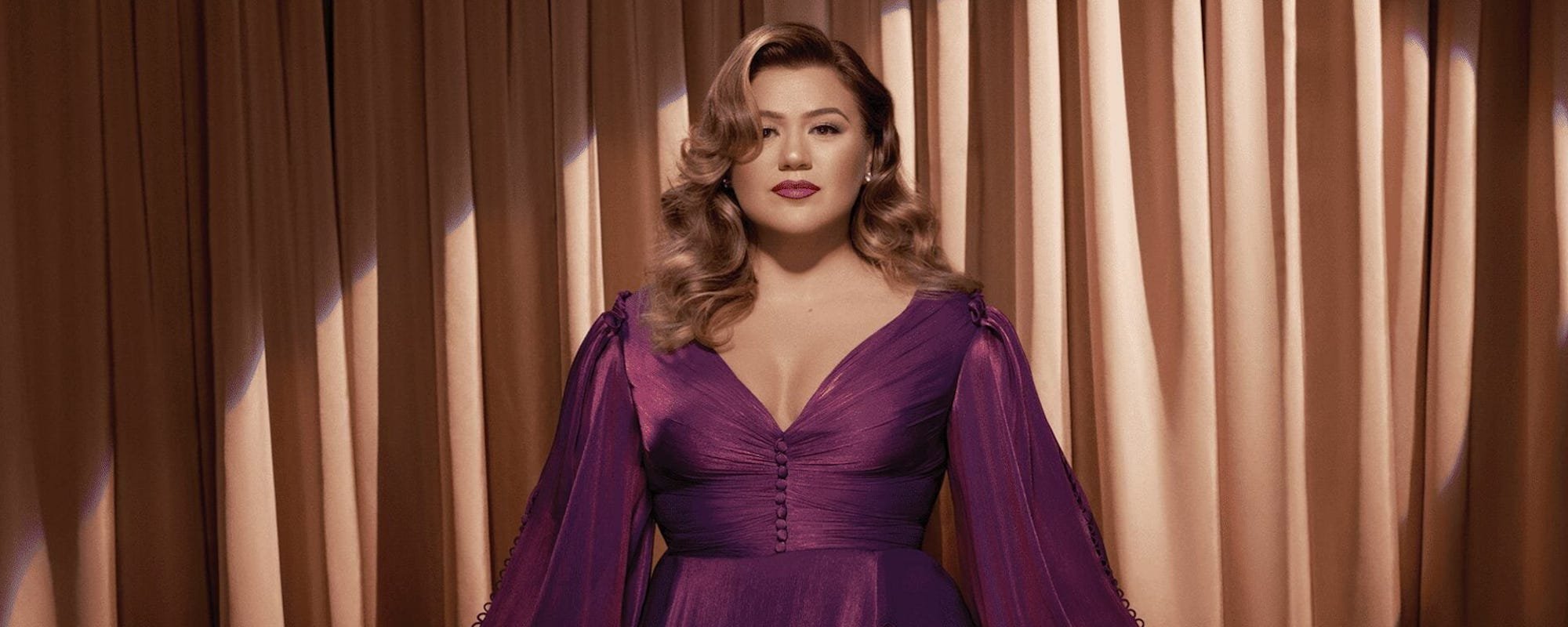 Kelly Clarkson Shares Details on New LP, Covers Blink-182 and The Staple Singers in Latest 'Kellyoke'