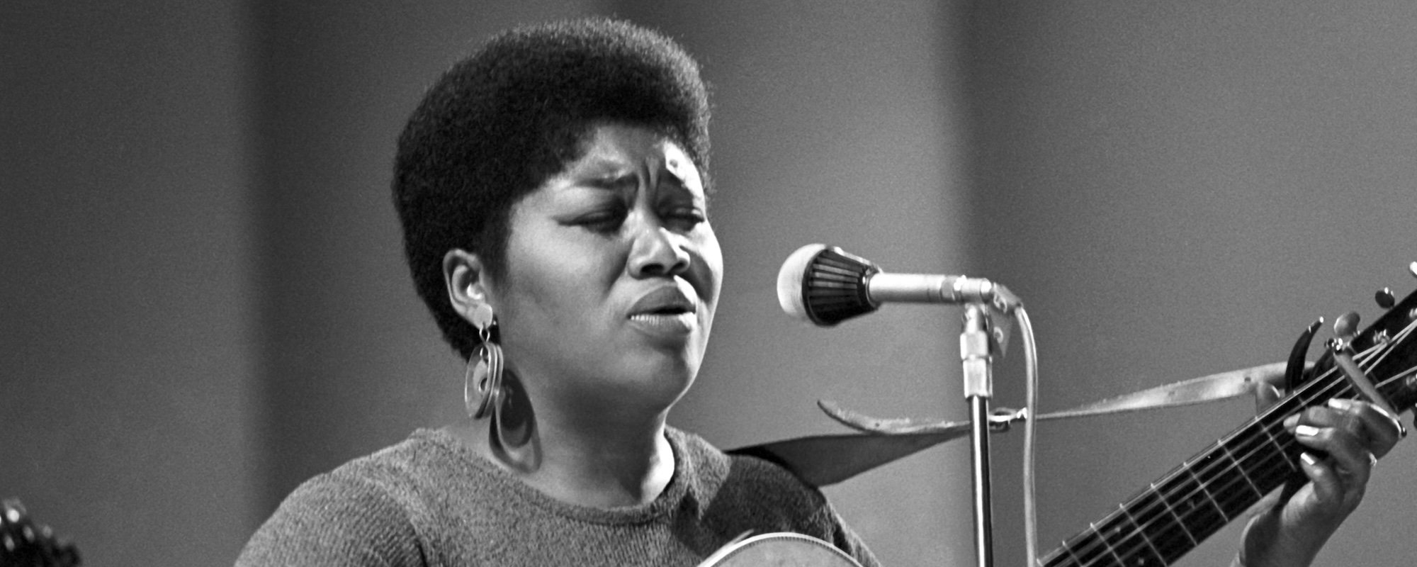 How Odetta Turned Bob Dylan Onto Folk and Recast the Genre