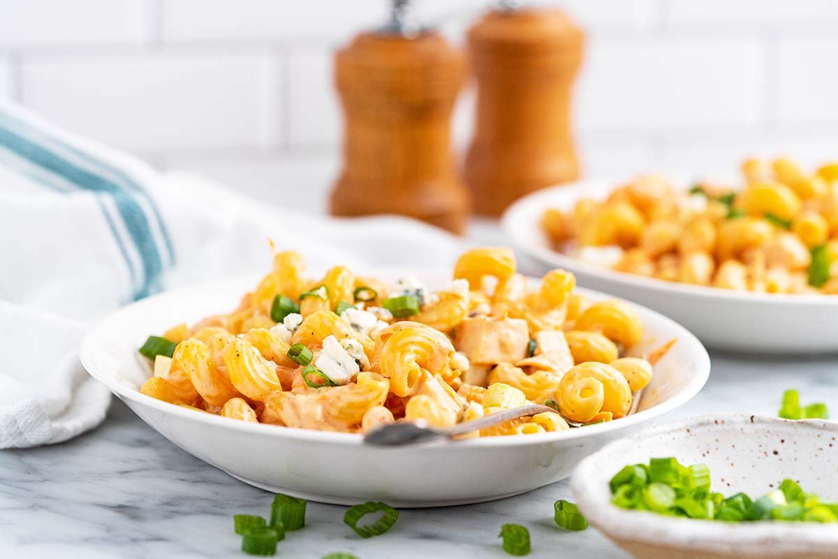 Quick and Easy Buffalo Chicken Pasta Salad Recipe