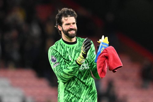 Slot Hints Alisson Ahead of Kelleher For Liverpool in Carabao Cup Final