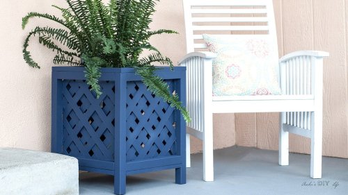 How to build a DIY Lattice Planter Box