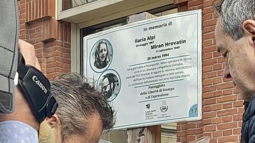 Ilaria Alpi e Miran Hrovatin, l'omaggio lungo la passeggiata della Libertà di stampa - Notizie - Ansa.it