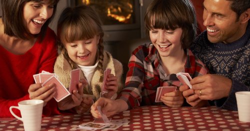 6 Amazing Benefits of Playing Cards