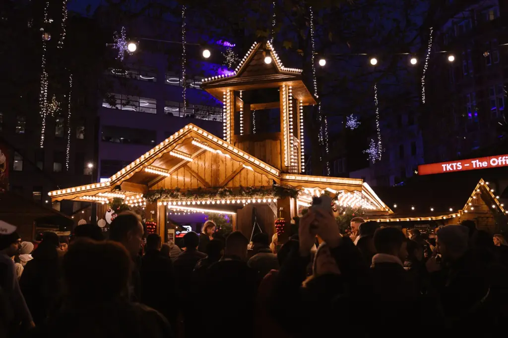 CHRISTMAS IN LONDON - cover