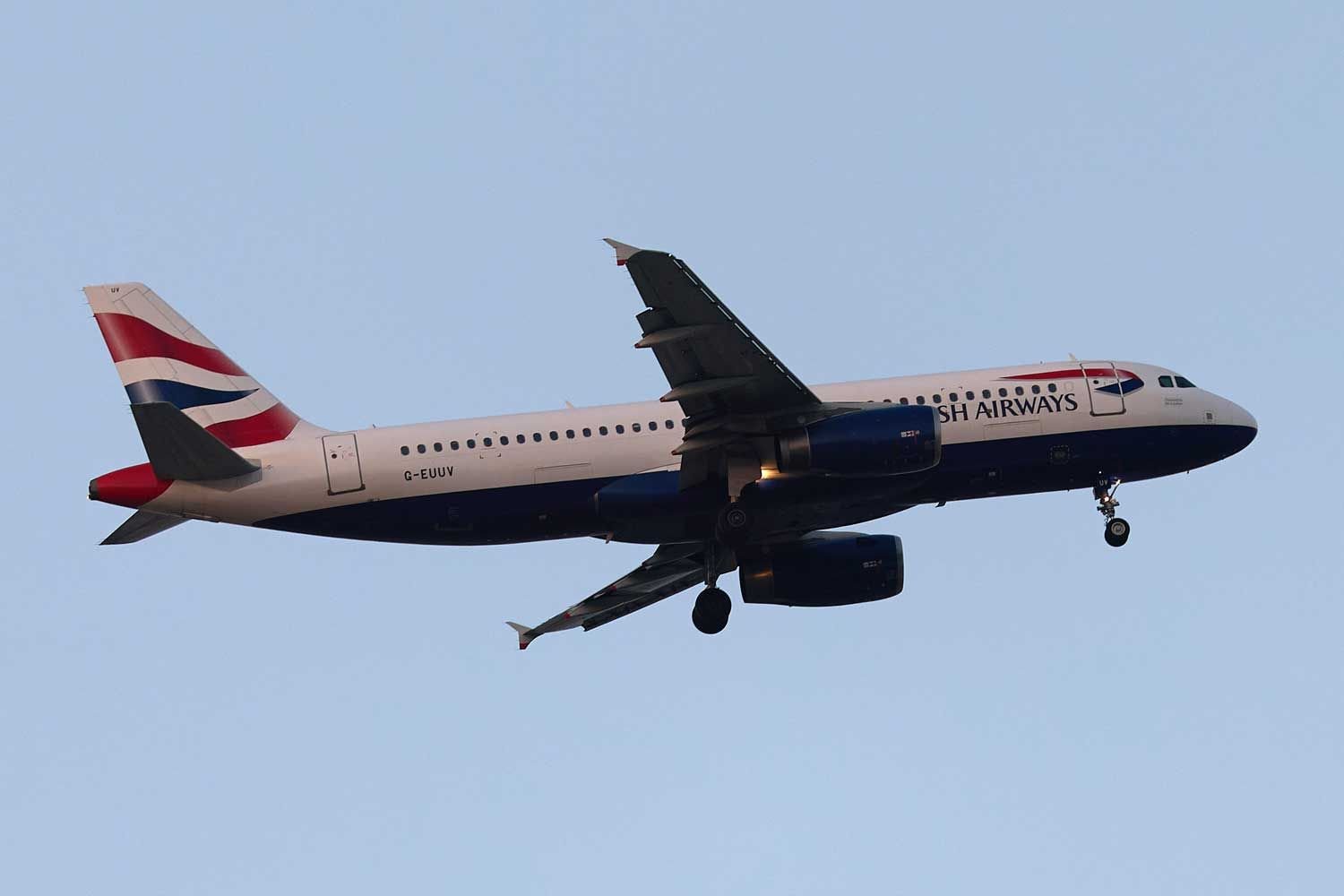 Flight Sends Out International Distress Code, Declares Mid-Flight Emergency en Route to London