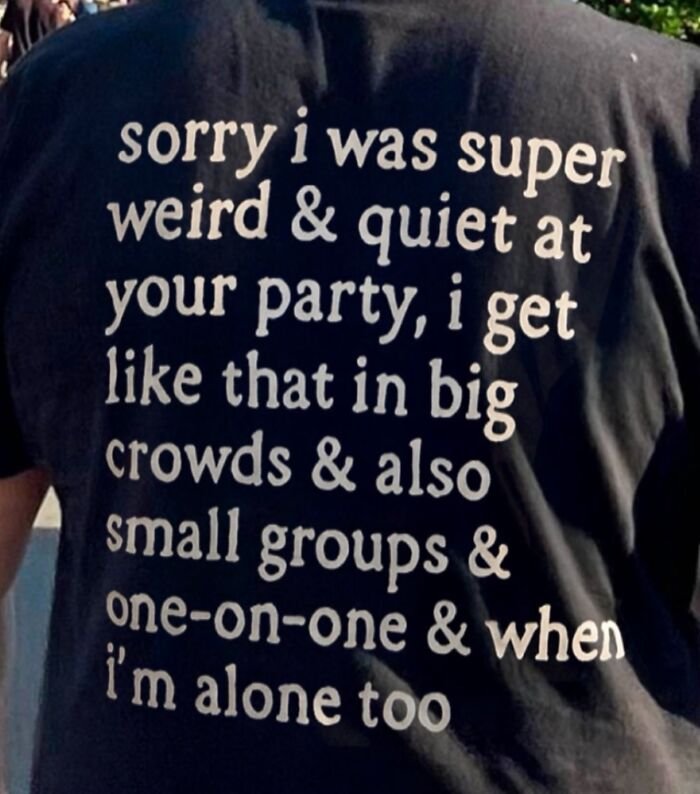 “I Have Mental Illinois”: 64 Iconic Shirts People Wore In Public That Absolutely Went Hard (New Pics)