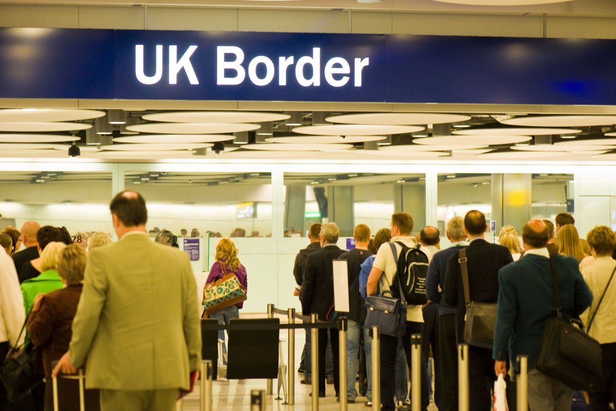 Woman refused flight home to UK after eVisa system mistakes her for twin sister