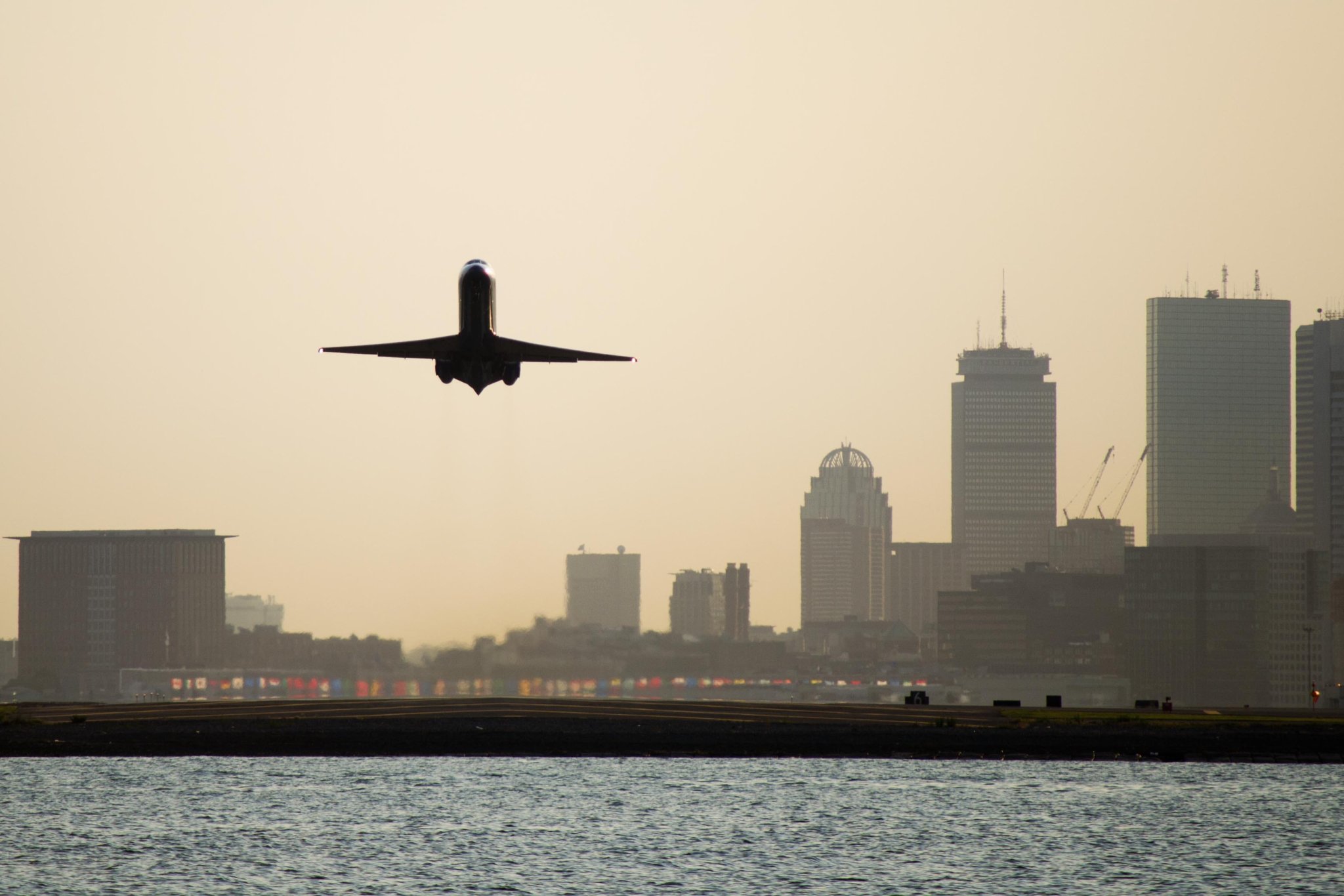 Hundreds of flights canceled, delayed at Logan as storm hits Boston